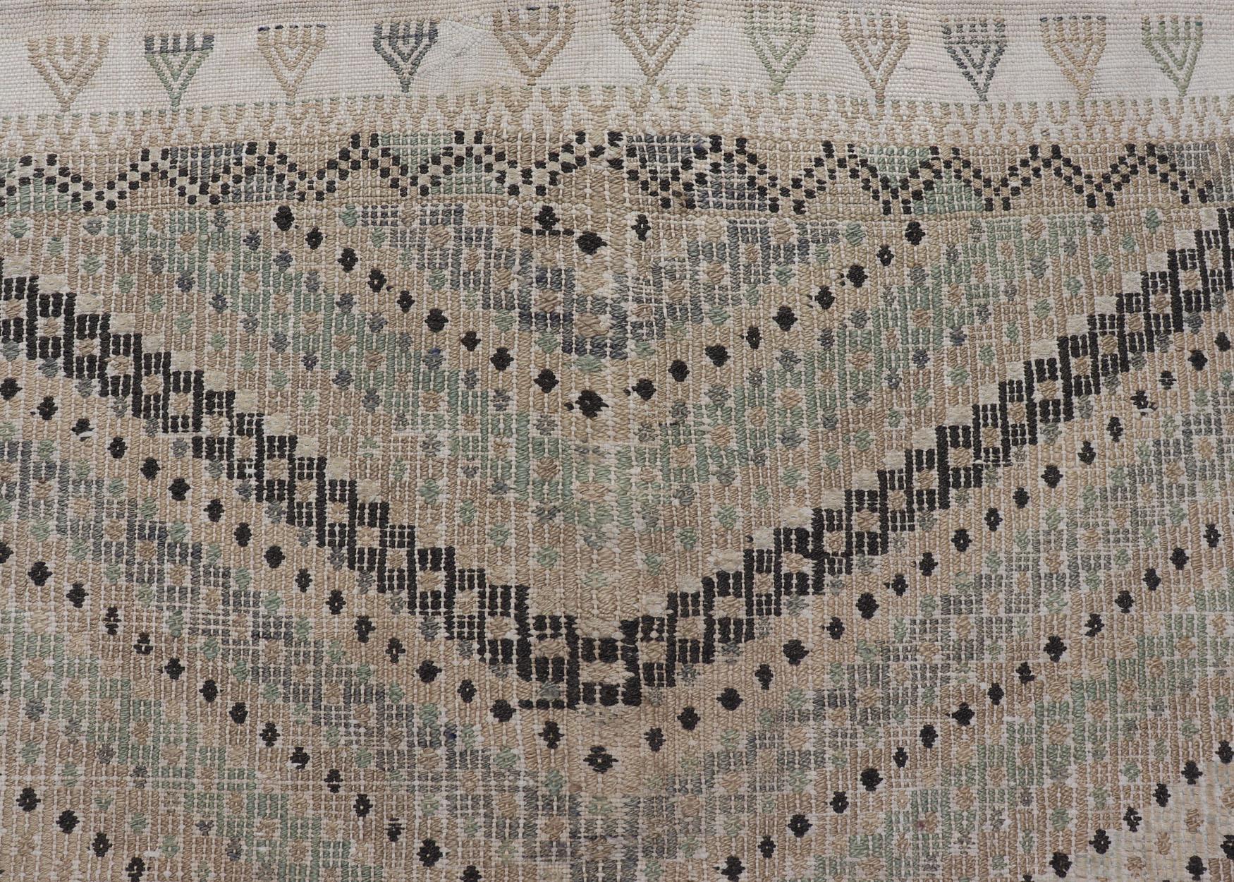 Kilim Vintage Turkish Embroidered Flat-Weave Rug with Geometric Design For Sale