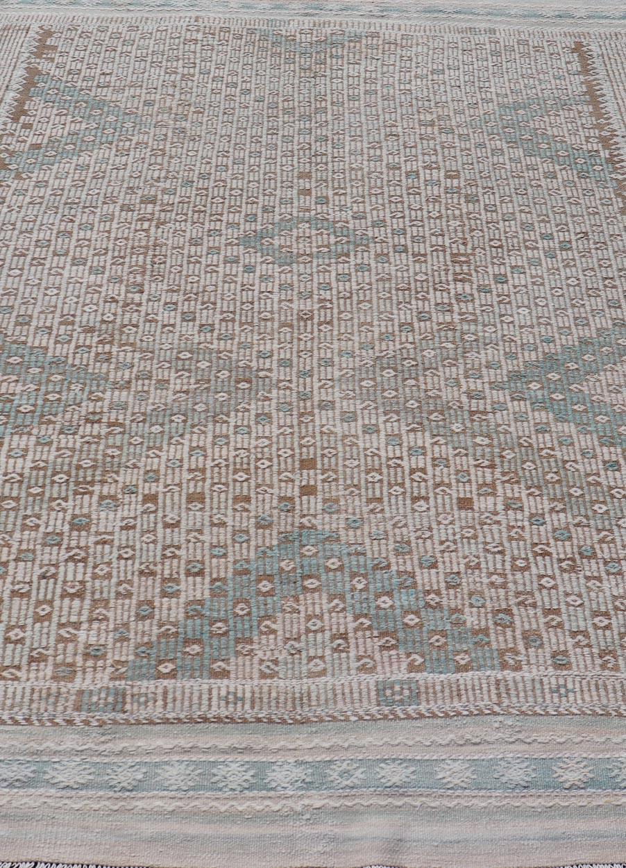 Vintage Turkish Embroidered Flat-Weave Rug with Geometric Design In Good Condition For Sale In Atlanta, GA