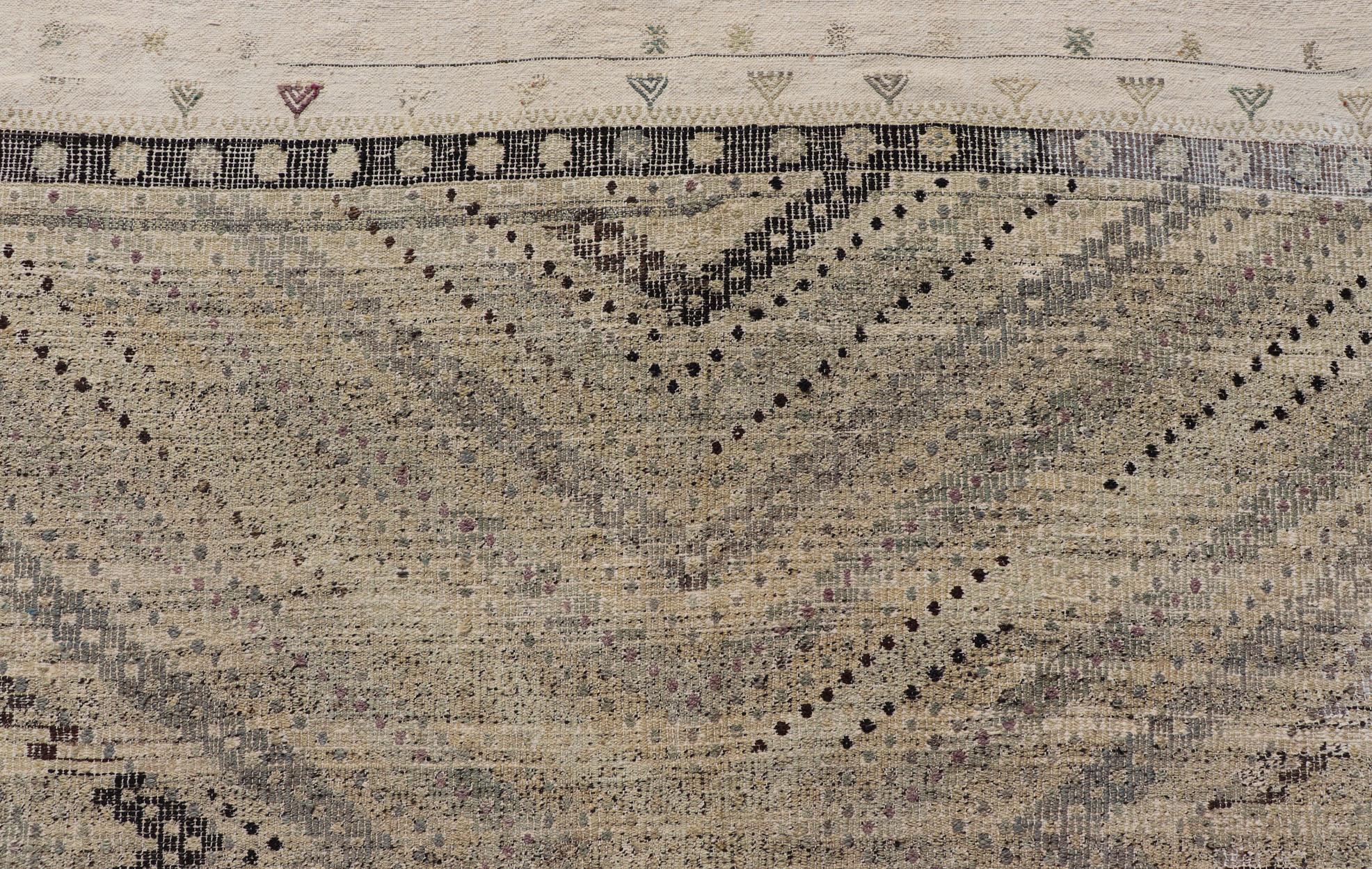 Vintage Turkish Embroidered Flat-Weave Rug with Neutral-Toned Geometric Design For Sale 3