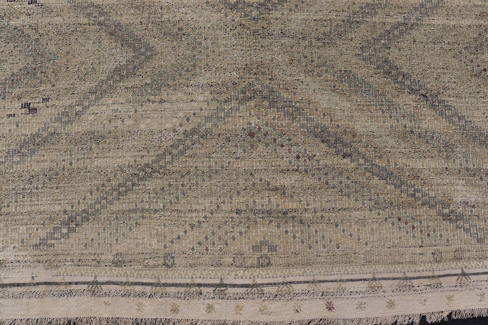 Vintage Turkish Embroidered Flat-Weave Rug with Neutral-Toned Geometric Design For Sale 6
