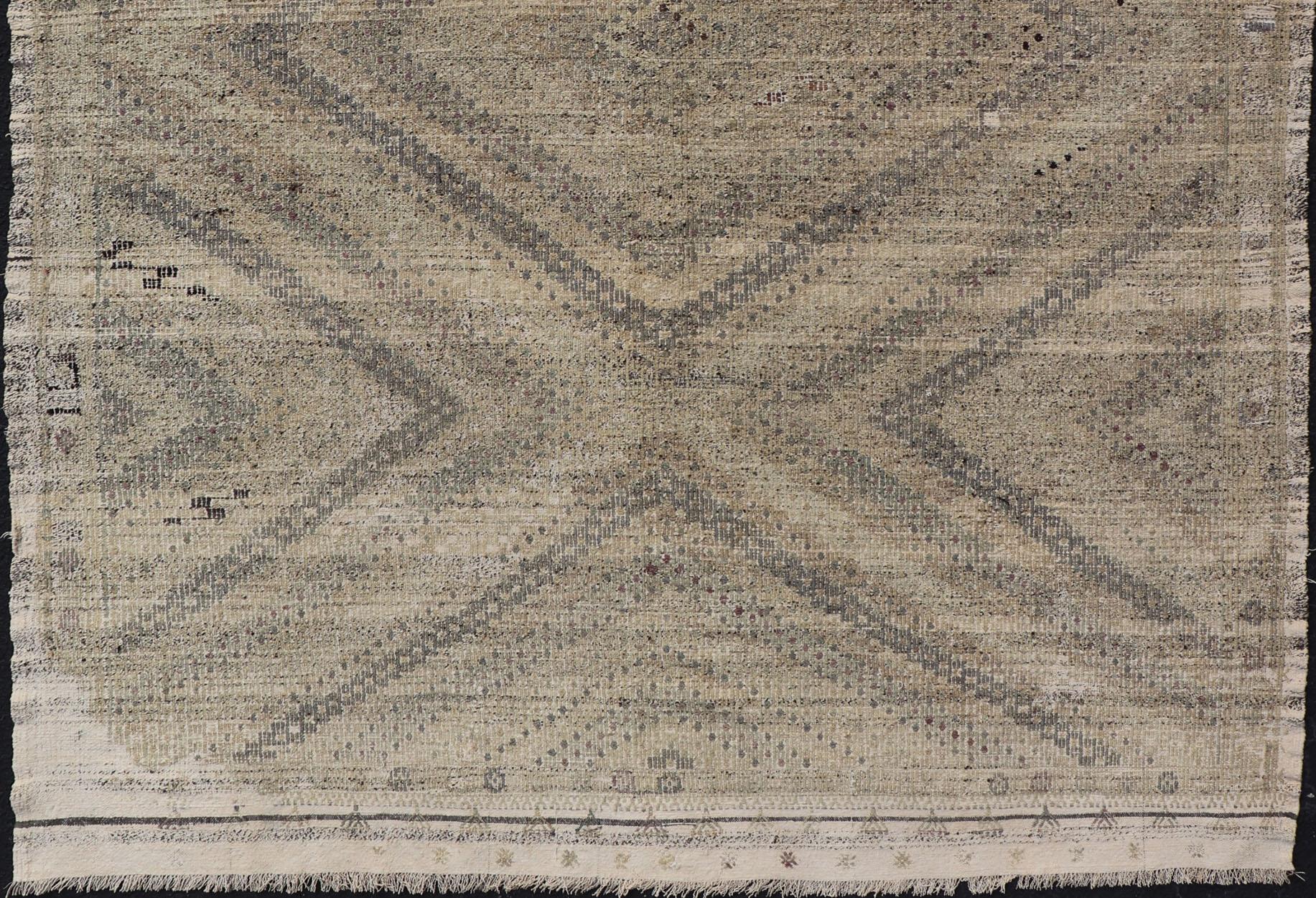 Hand-Woven Vintage Turkish Embroidered Flat-Weave Rug with Neutral-Toned Geometric Design For Sale