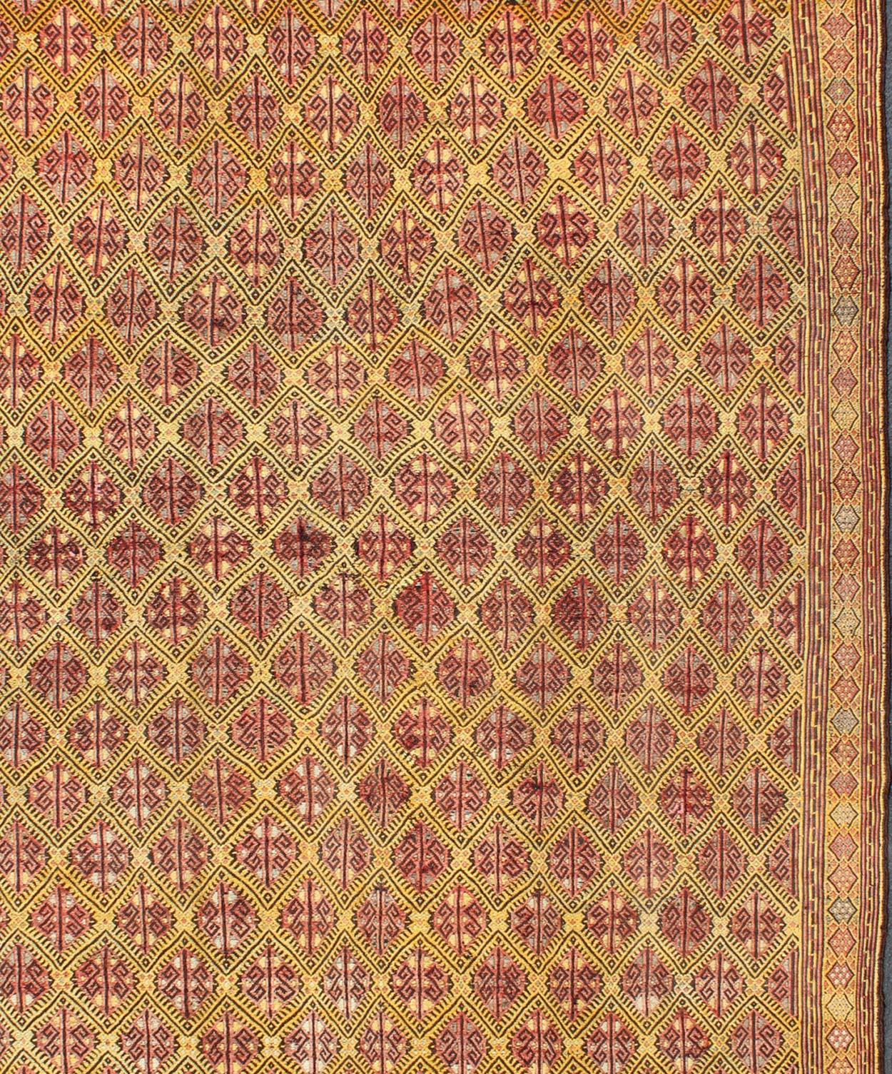 Vintage Turkish Embroidered Kilim Rug with Diamond Design in Chartreuse-Green In Good Condition For Sale In Atlanta, GA