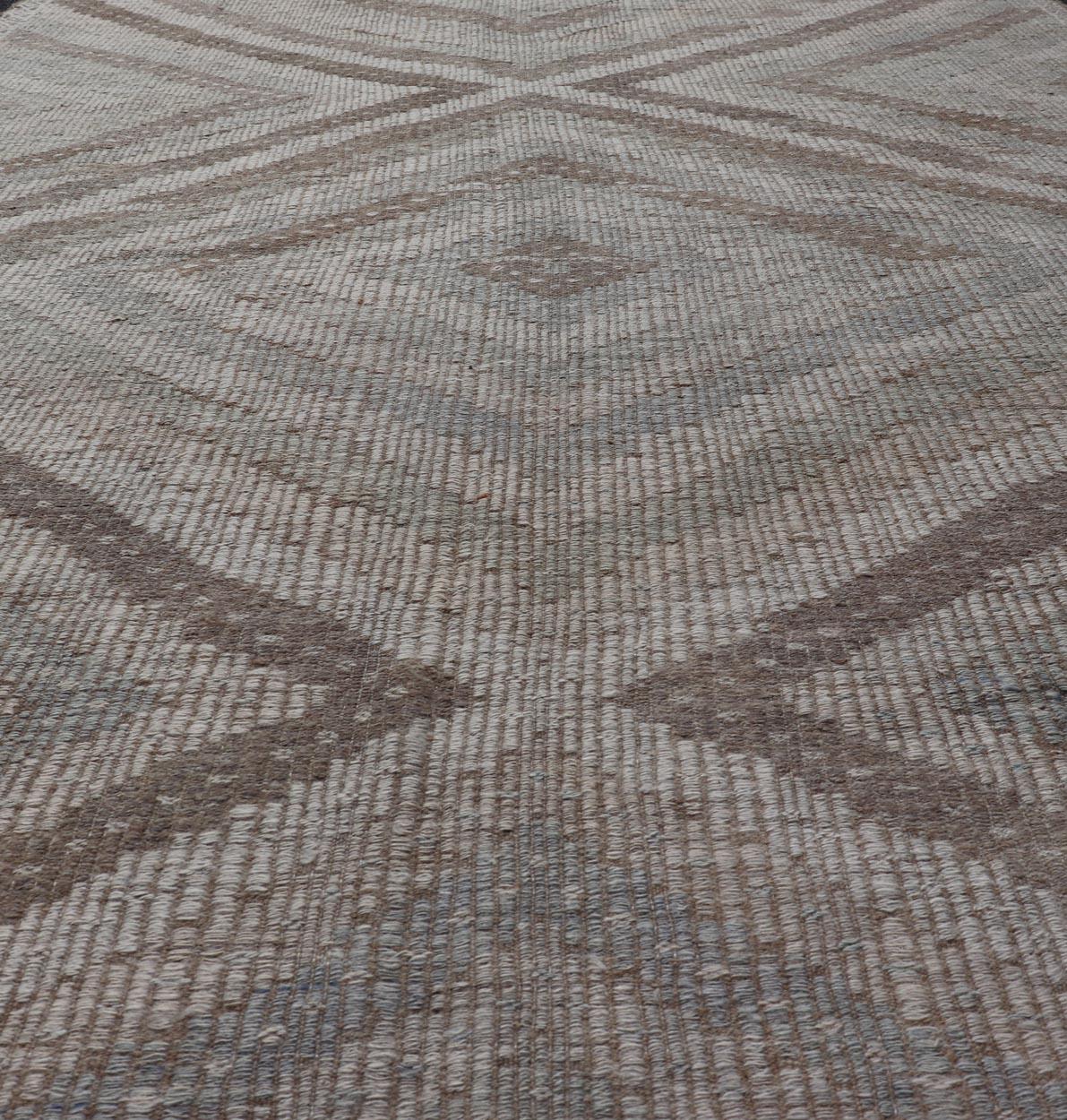 Vintage Turkish Embroidered Kilim Rug with All-Over Repeating Diamond Design In Good Condition For Sale In Atlanta, GA