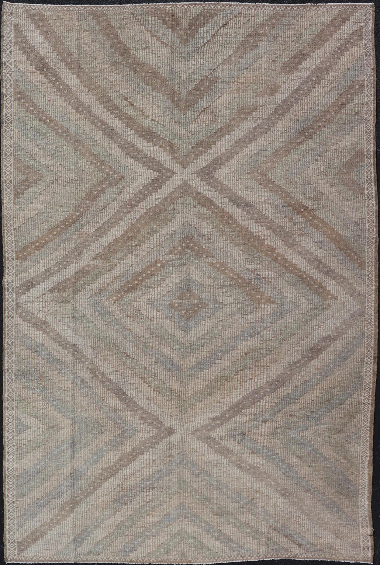 Alfombra Kilim bordada turca vintage con diseño de rombos que se repiten por todas partes