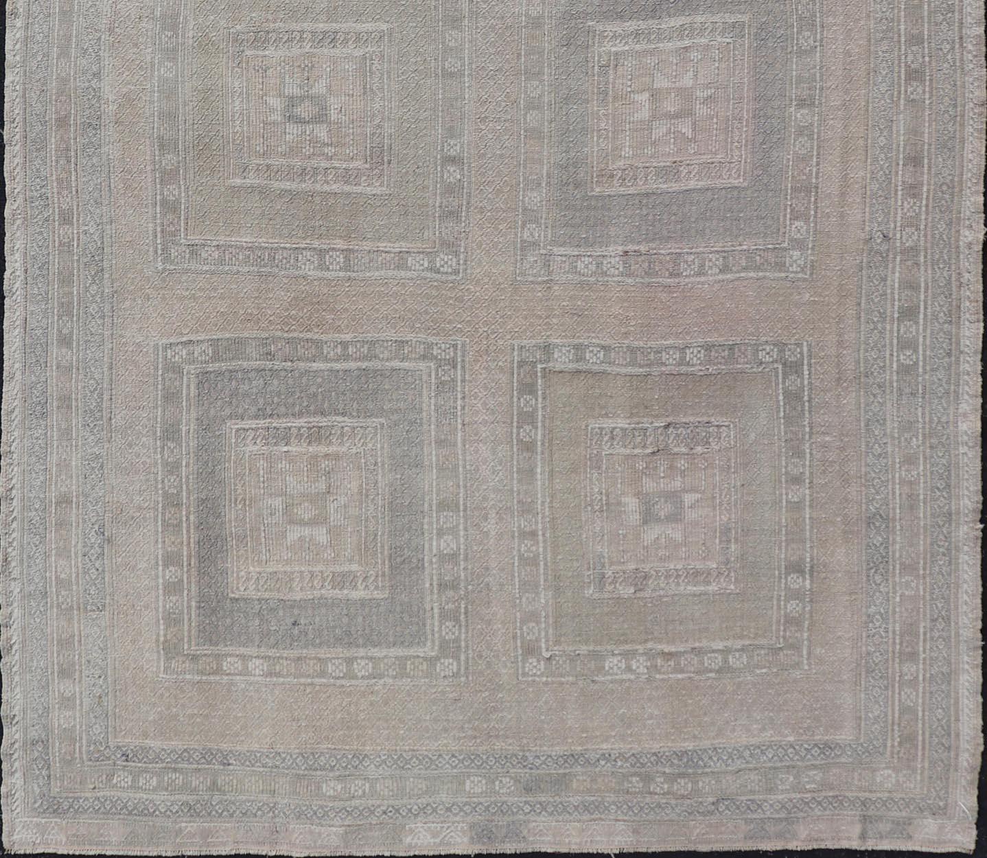 Kilim turc vintage avec motif de boîte géométrique Keivan Woven Arts en vente 4