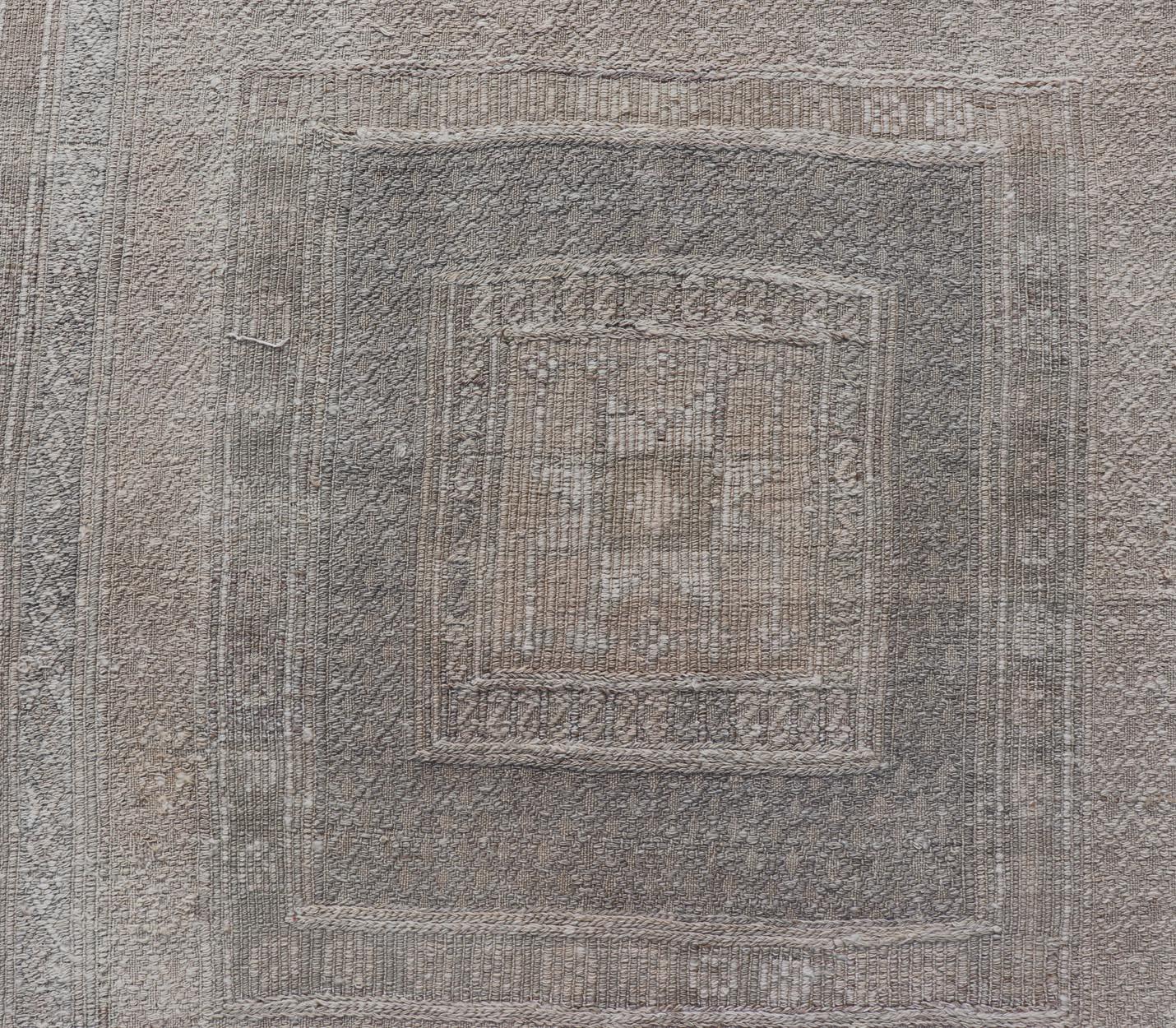 20ième siècle Kilim turc vintage avec motif de boîte géométrique Keivan Woven Arts en vente