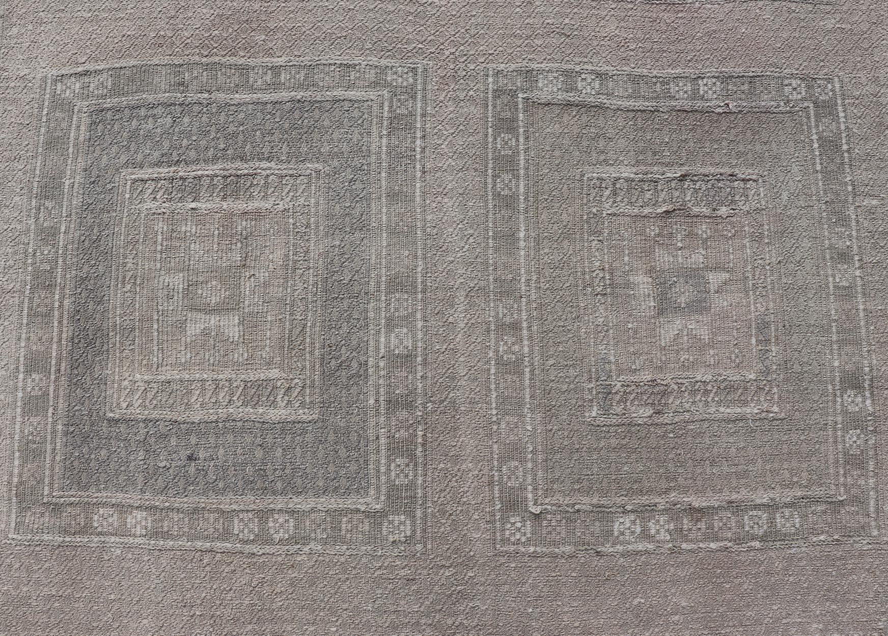 Kilim turc vintage avec motif de boîte géométrique Keivan Woven Arts en vente 1