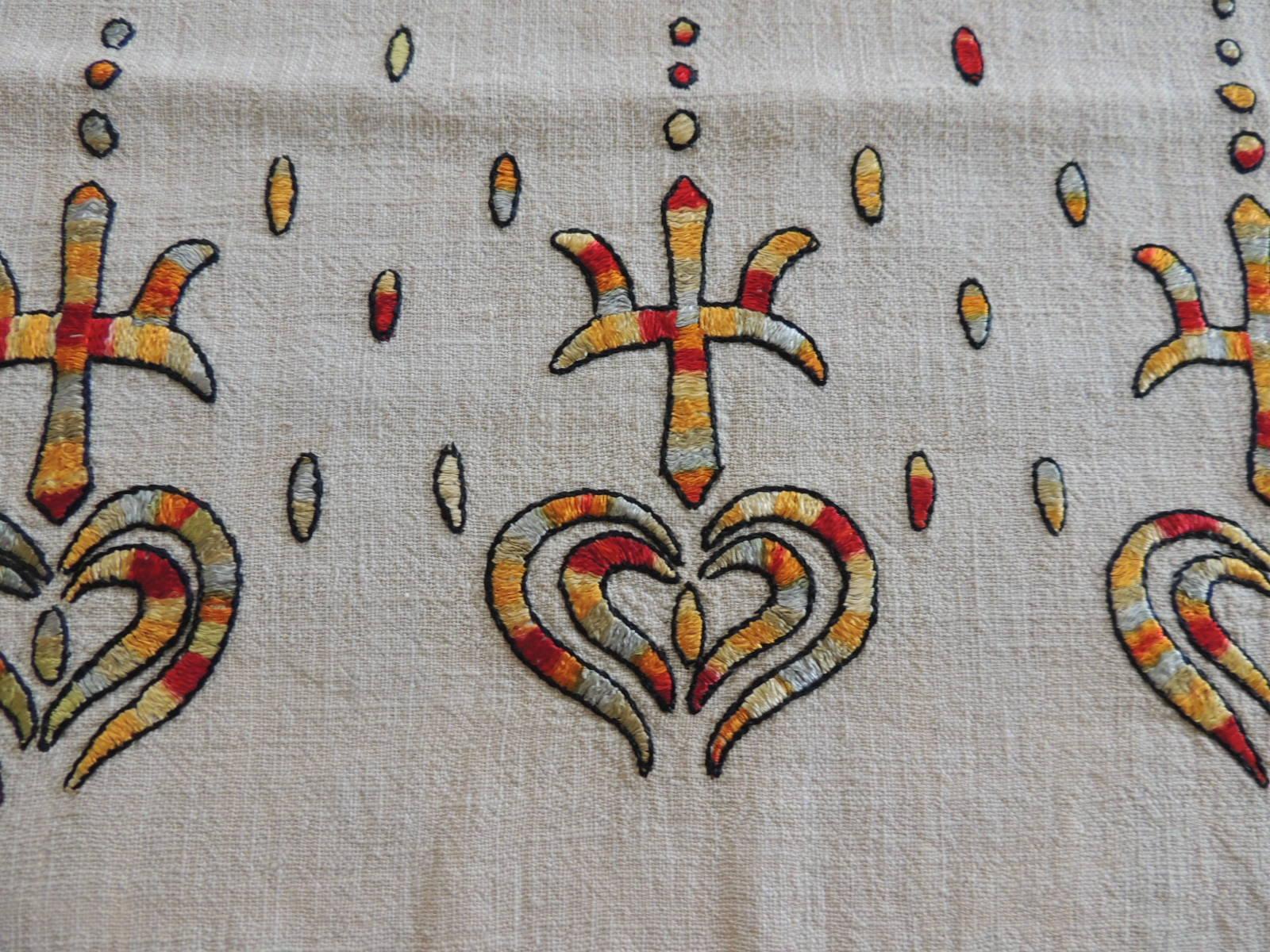 Turkish embroidered linen and silk textile.
Natural color linen embroidered with colorful silk threads in shades of orange, red, yellow and green.
(Embroidered size 18