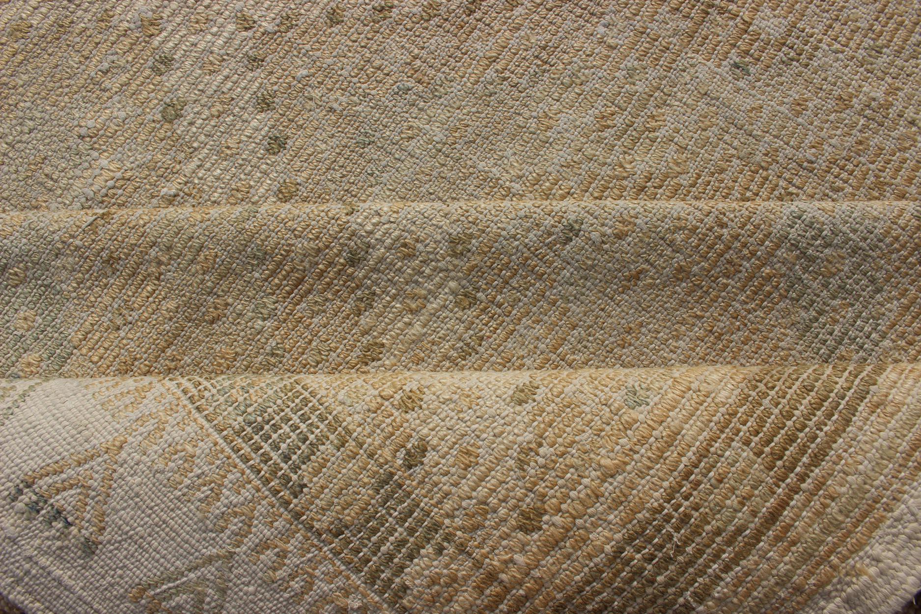 Alfombra turca vintage bordada en tonos marrones con diseño geométrico de rombos Anudado a mano en venta
