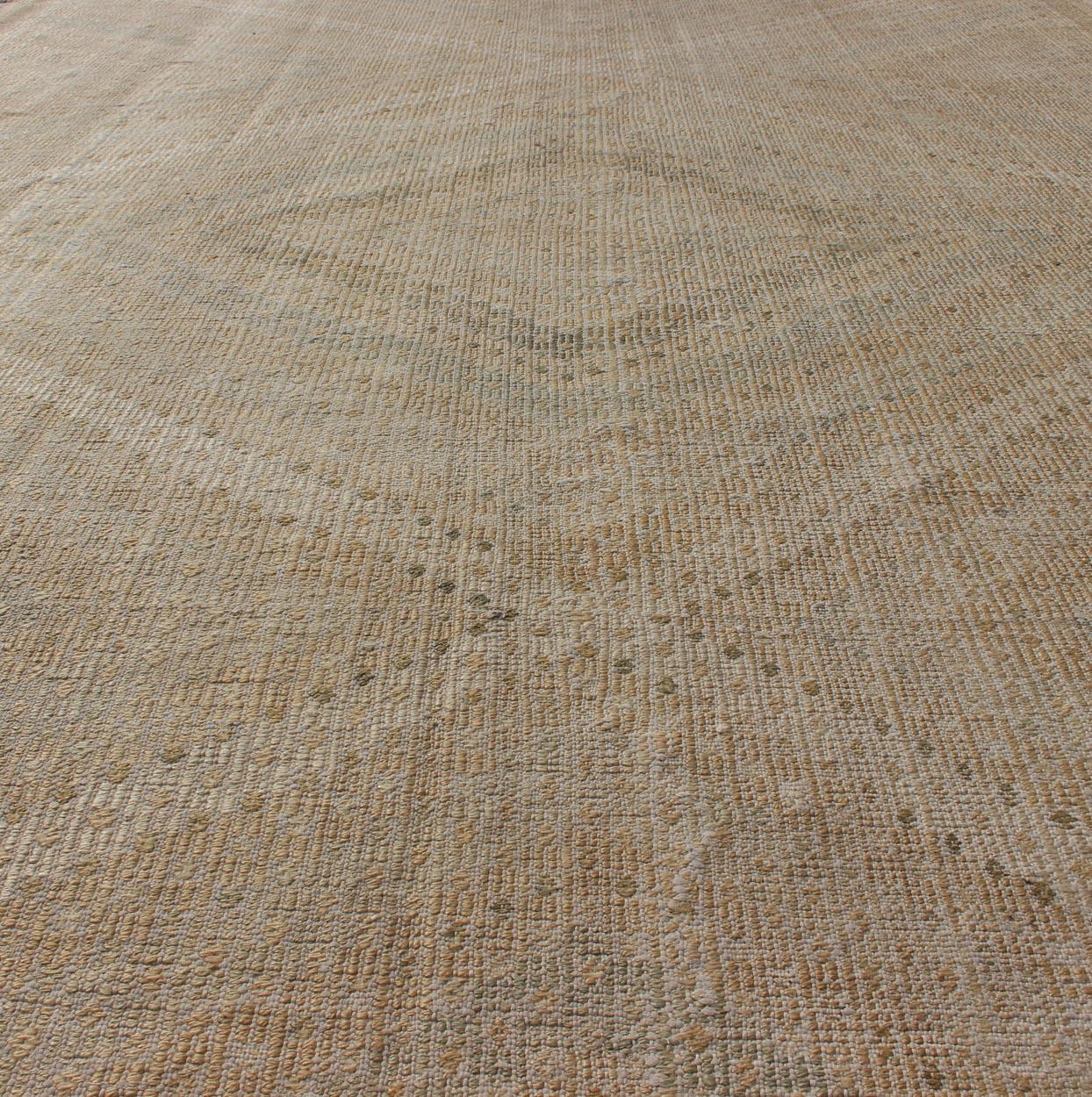 Alfombra turca vintage bordada en tonos marrones con diseño geométrico de rombos en Excelente estado para la venta en Atlanta, GA