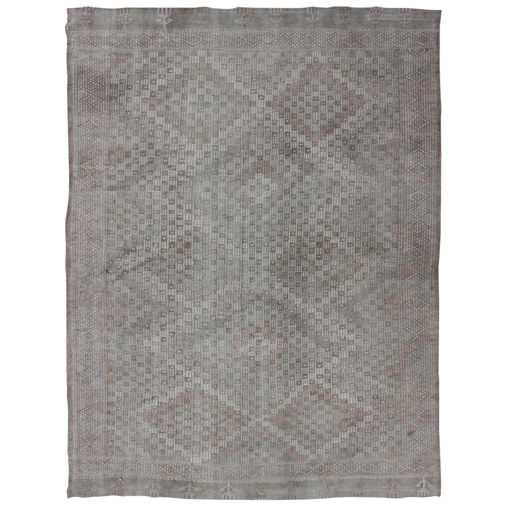 Türkischer bestickter Teppich mit geometrischem Diamantmuster in neutralen Tönen, Vintage