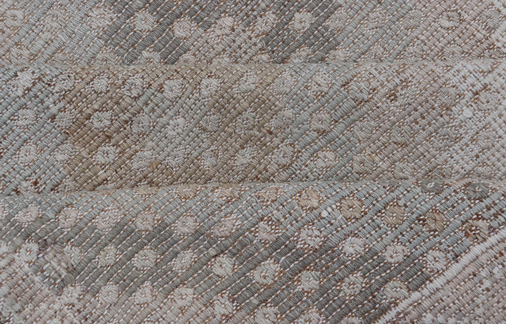 Türkischer flachgewebter bestickter Teppich mit geometrischem Diamantdesign, Vintage im Angebot 5