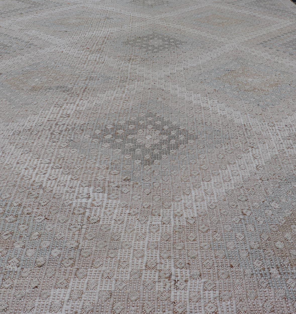 20th Century Vintage Turkish Flat-Weave Embroidered Rug with Geometric Diamond Design For Sale