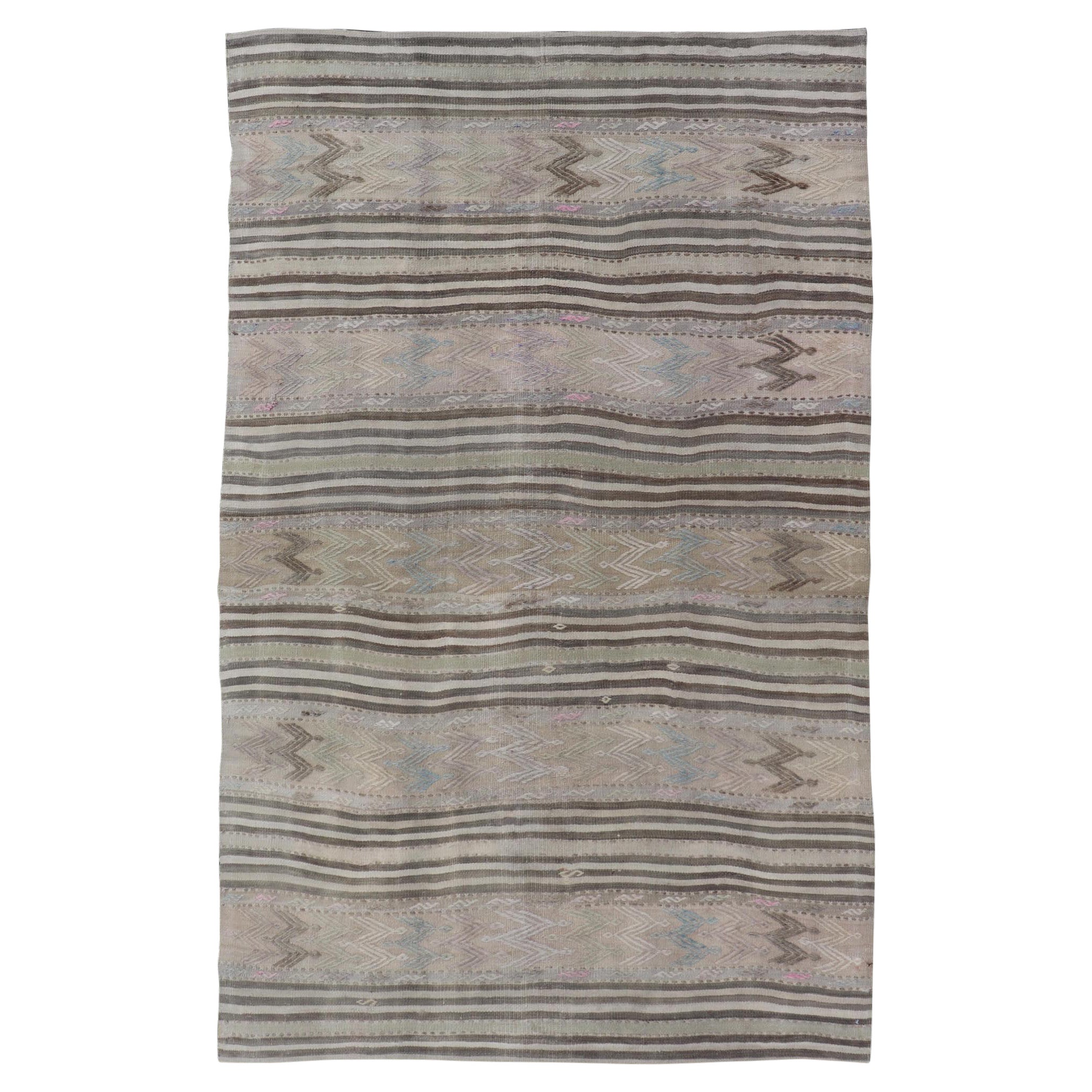 Türkische Flachgewebe-Stickerei-Stickerei, Kelim in Taupe, Lt. Blau, Braun, Tan