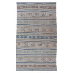 Kilim turc vintage à tissage plat avec broderies en bleu, marron et crème