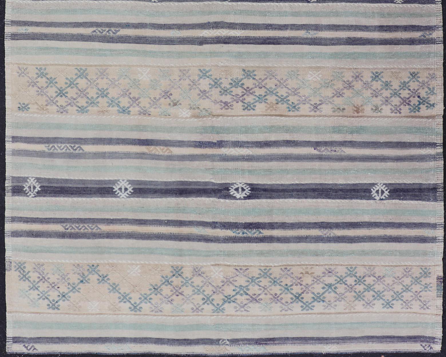 Tejido Plano Turco Vintage L. Verde, topo, mantequilla, lavanda y azul tinta en venta 2