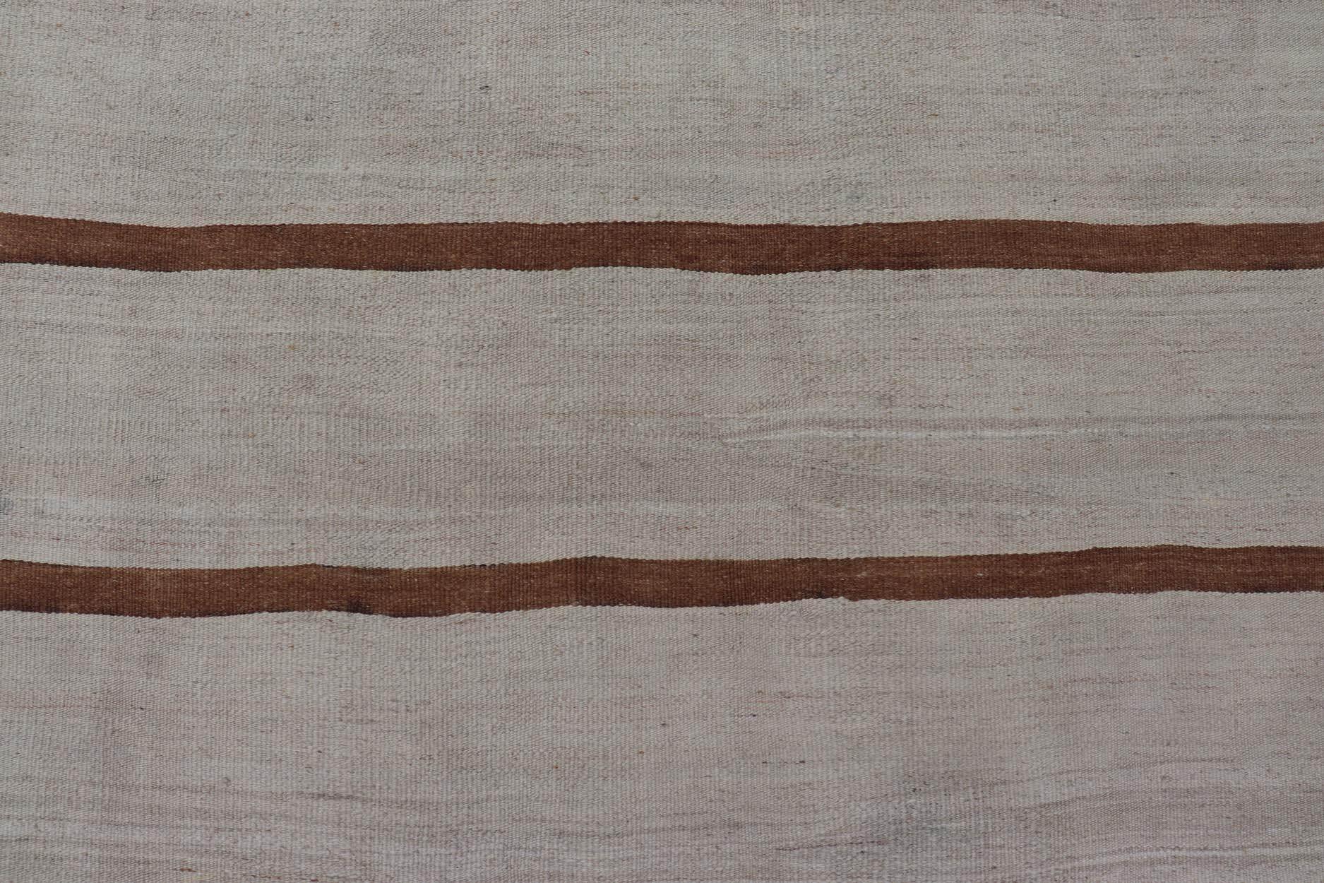 Türkischer Flachgewebe-Kilim aus Elfenbein, Brown und Light Tan in gedeckten Farben im Angebot 3