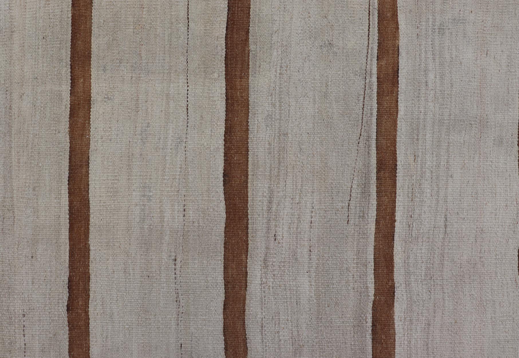 Türkischer Flachgewebe-Kilim aus Elfenbein, Brown und Light Tan in gedeckten Farben im Angebot 4