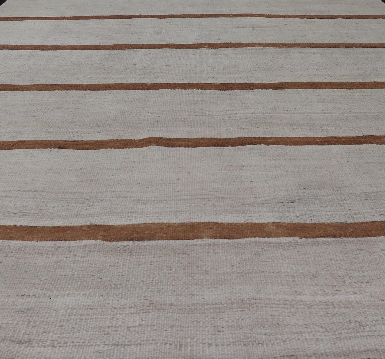 Türkischer Flachgewebe-Kilim aus Elfenbein, Brown und Light Tan in gedeckten Farben im Angebot 2