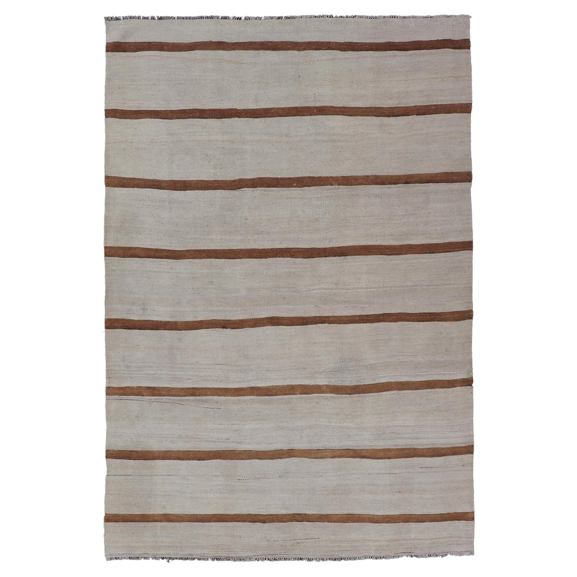 Türkischer Flachgewebe-Kilim aus Elfenbein, Brown und Light Tan in gedeckten Farben