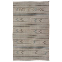 Türkischer Flachgewebe-Kilim in gedeckten Farben in Taupe, Brown und Light Blue