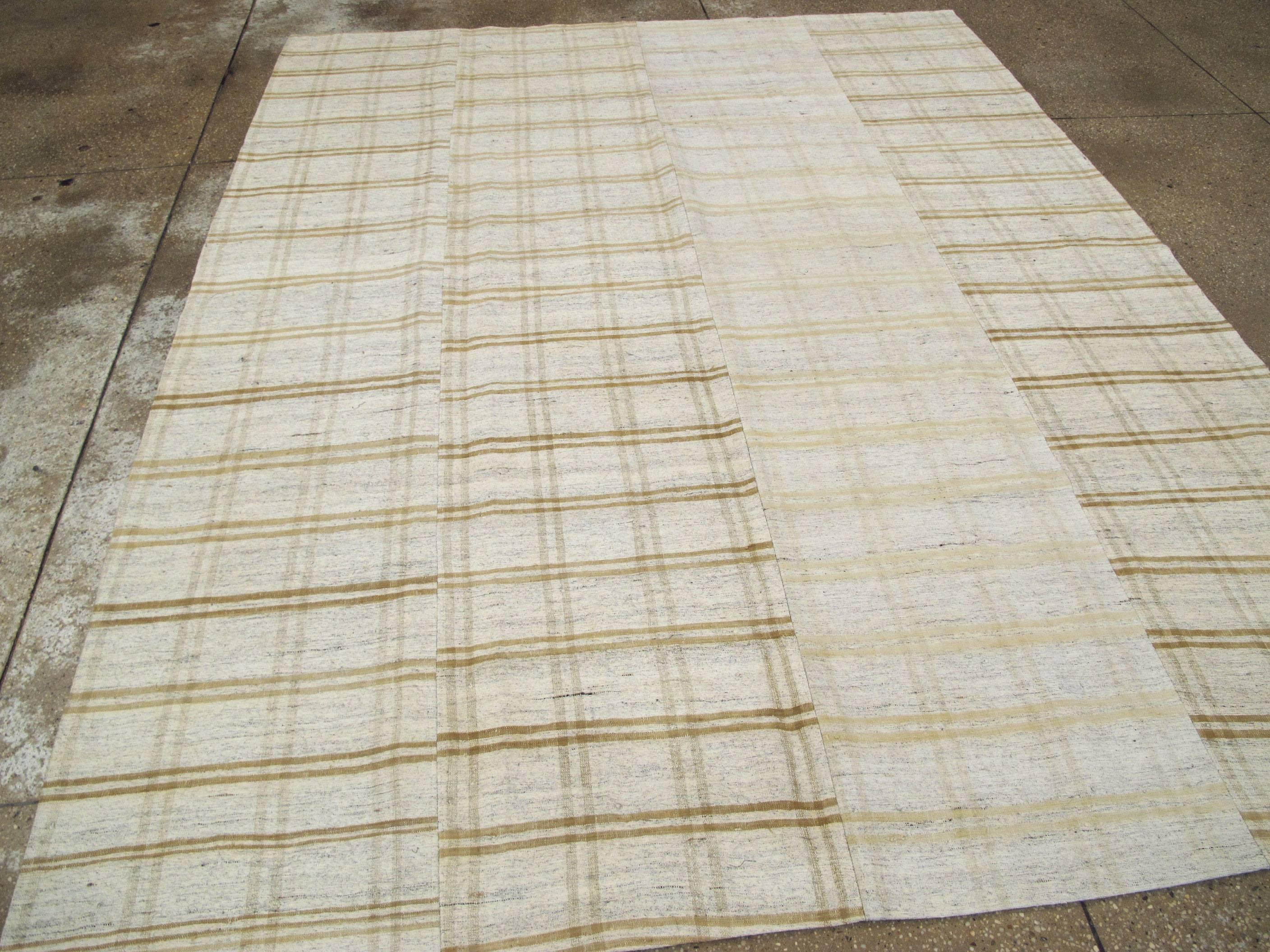 Vintage Turkish Flat-Weave Rug In Excellent Condition In New York, NY