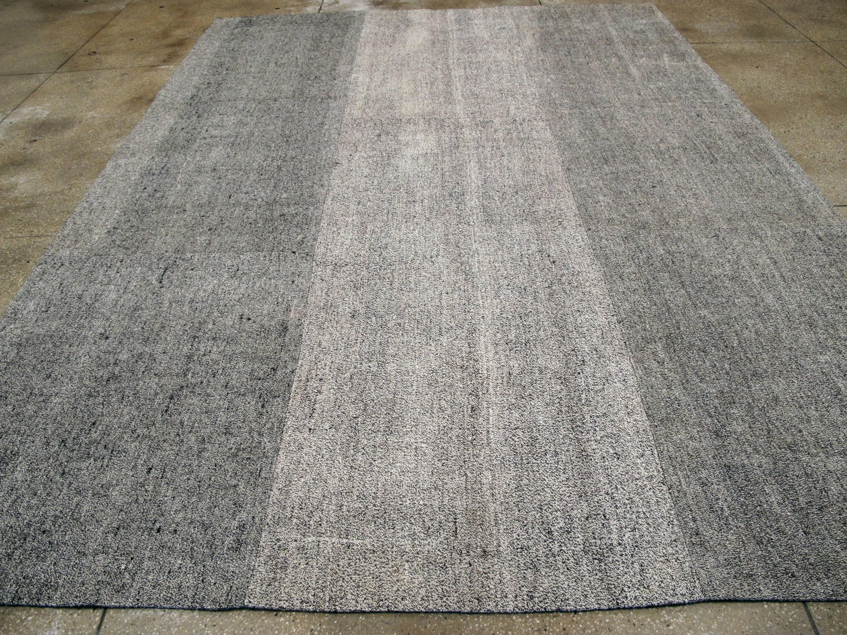 Türkischer Flachgewebe-Teppich im Vintage-Stil im Zustand „Hervorragend“ im Angebot in New York, NY