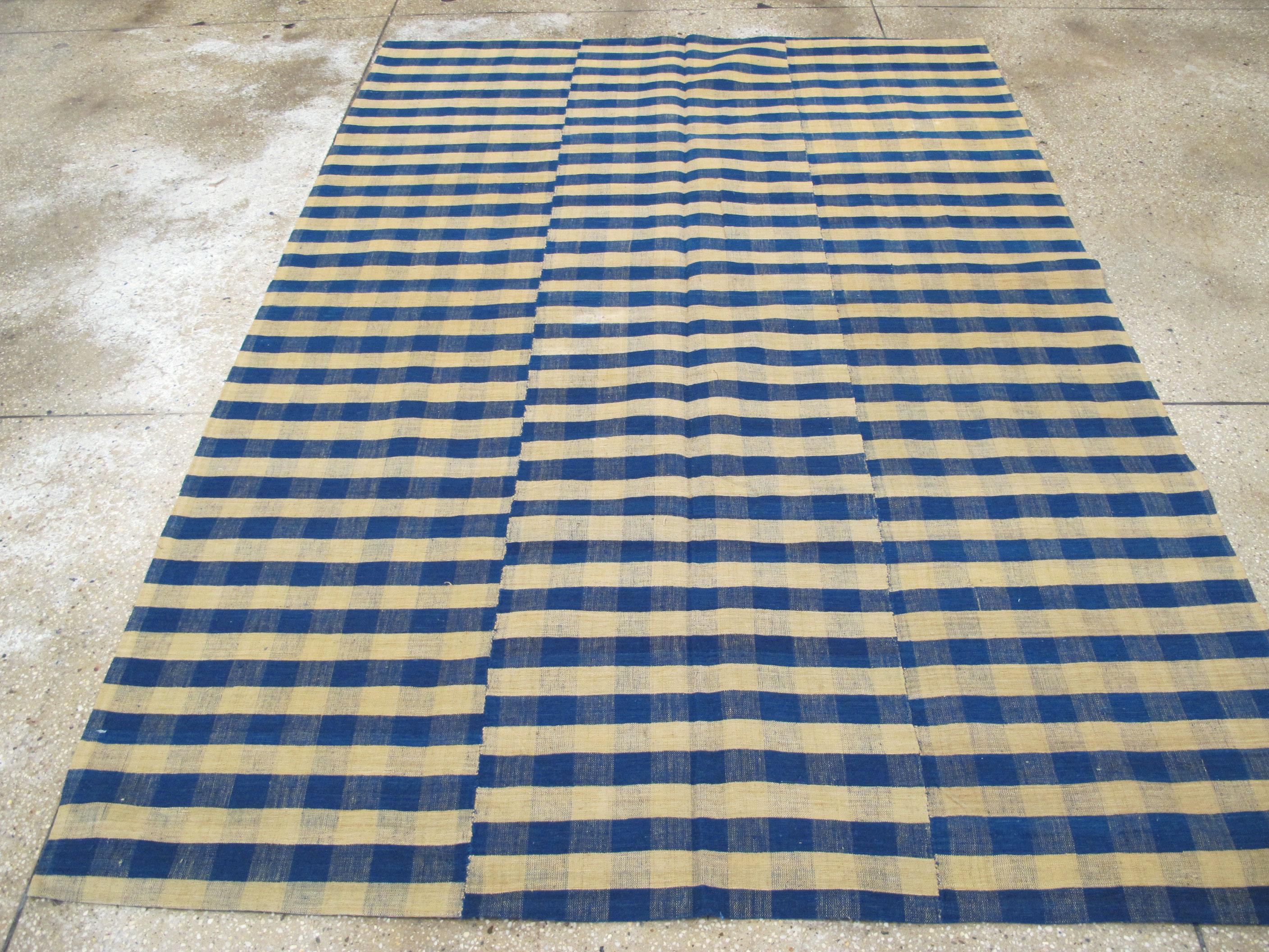 Vintage Turkish Flat-Weave Plaid Accent Rug In Excellent Condition In New York, NY