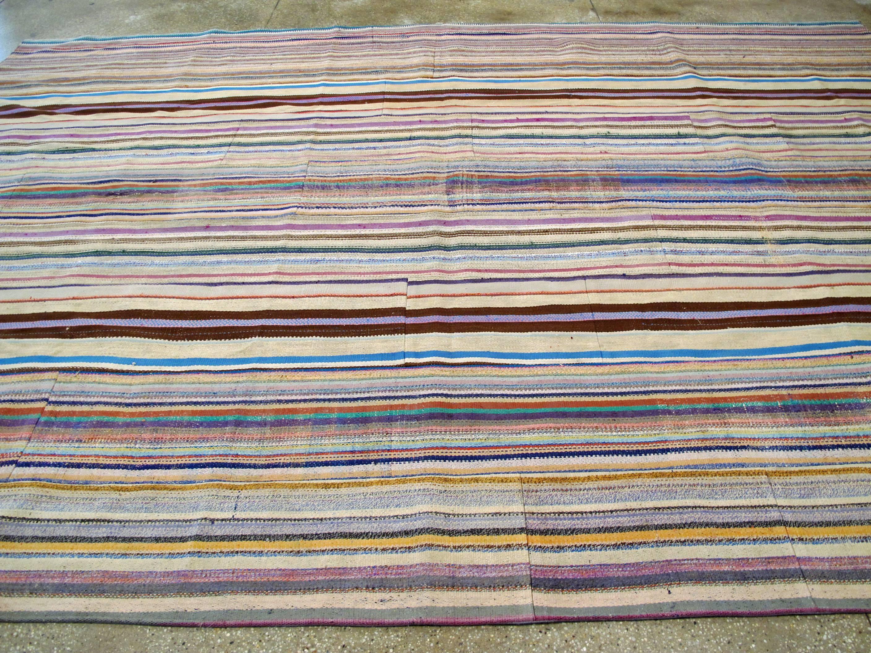 Türkischer Flachgewebe-Teppich im Vintage-Stil im Angebot 1