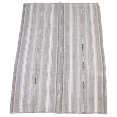 Tapis turc vintage à tissage plat dans les tons bruns et roux