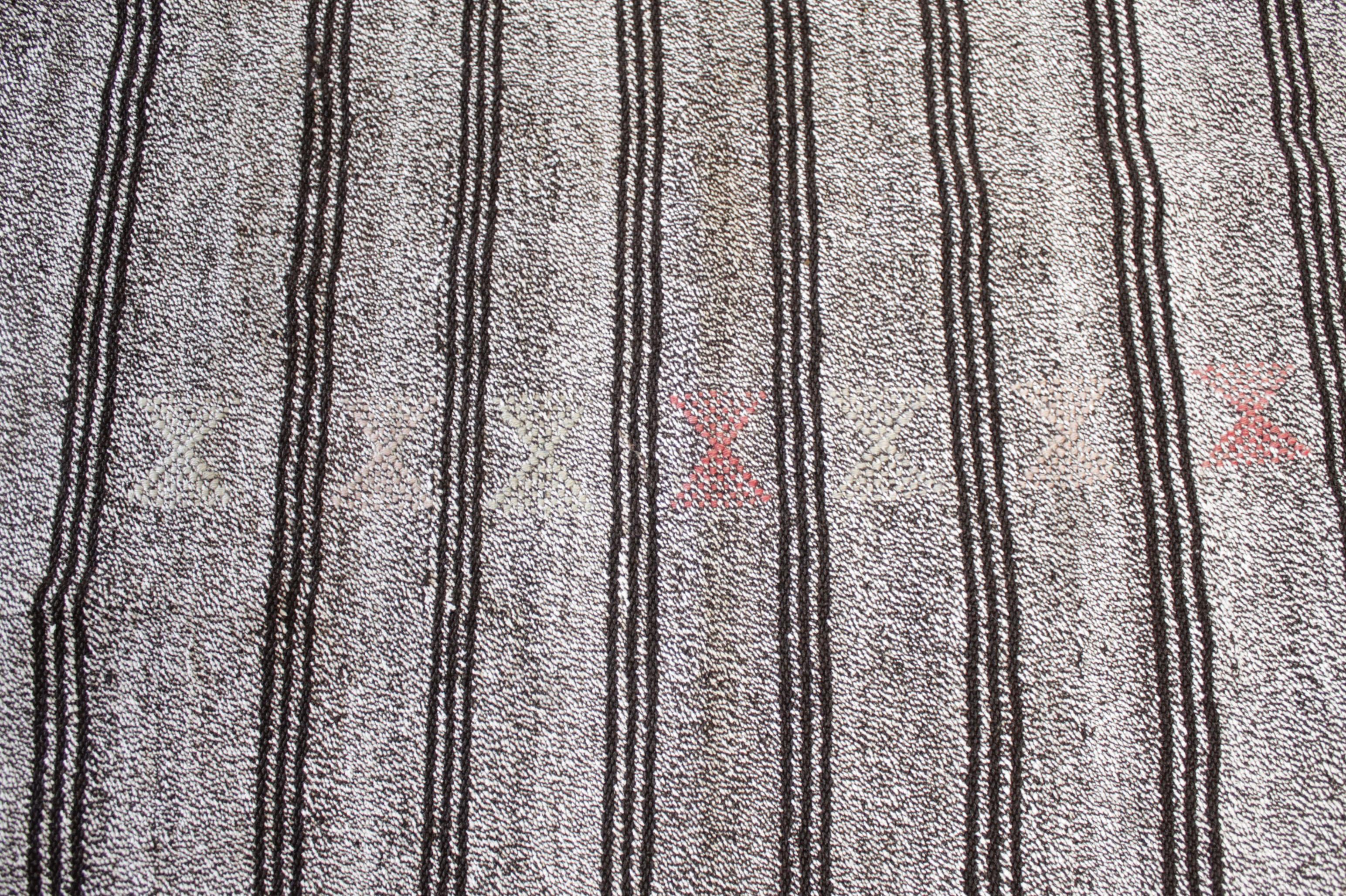Türkischer Flachgewebe-Teppich mit Streifen im Zustand „Gut“ im Angebot in Brea, CA