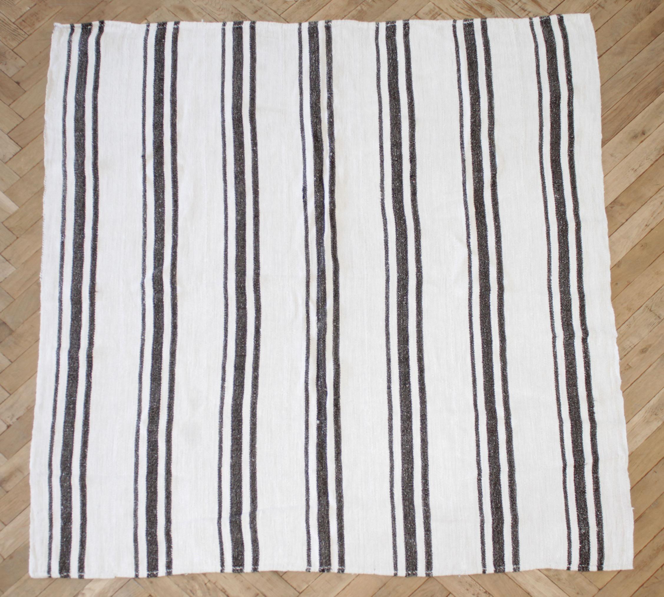 Vintage Turkish Flat-Weave Sam Rug in Oyster White with Brown Stripes In Good Condition For Sale In Brea, CA