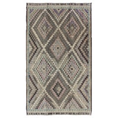 Türkisches Flachgewebe mit Diamantmuster in Grau, Schwarz, Lavendel und Grün