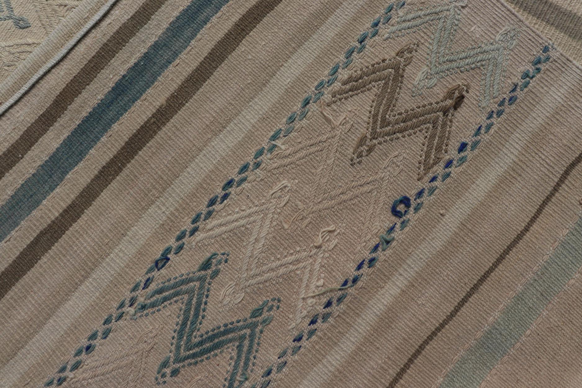 Vintage Turkish Flat-Weave with Embroideries in Earth Tones and Blue For Sale 4