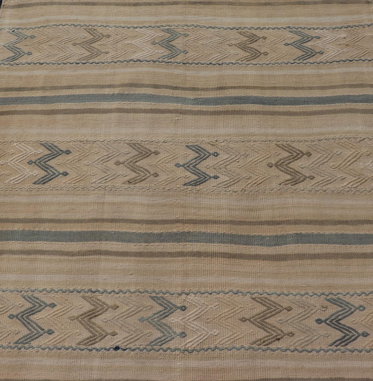 Wool Vintage Turkish Flat-Weave with Embroideries in Earth Tones and Blue For Sale