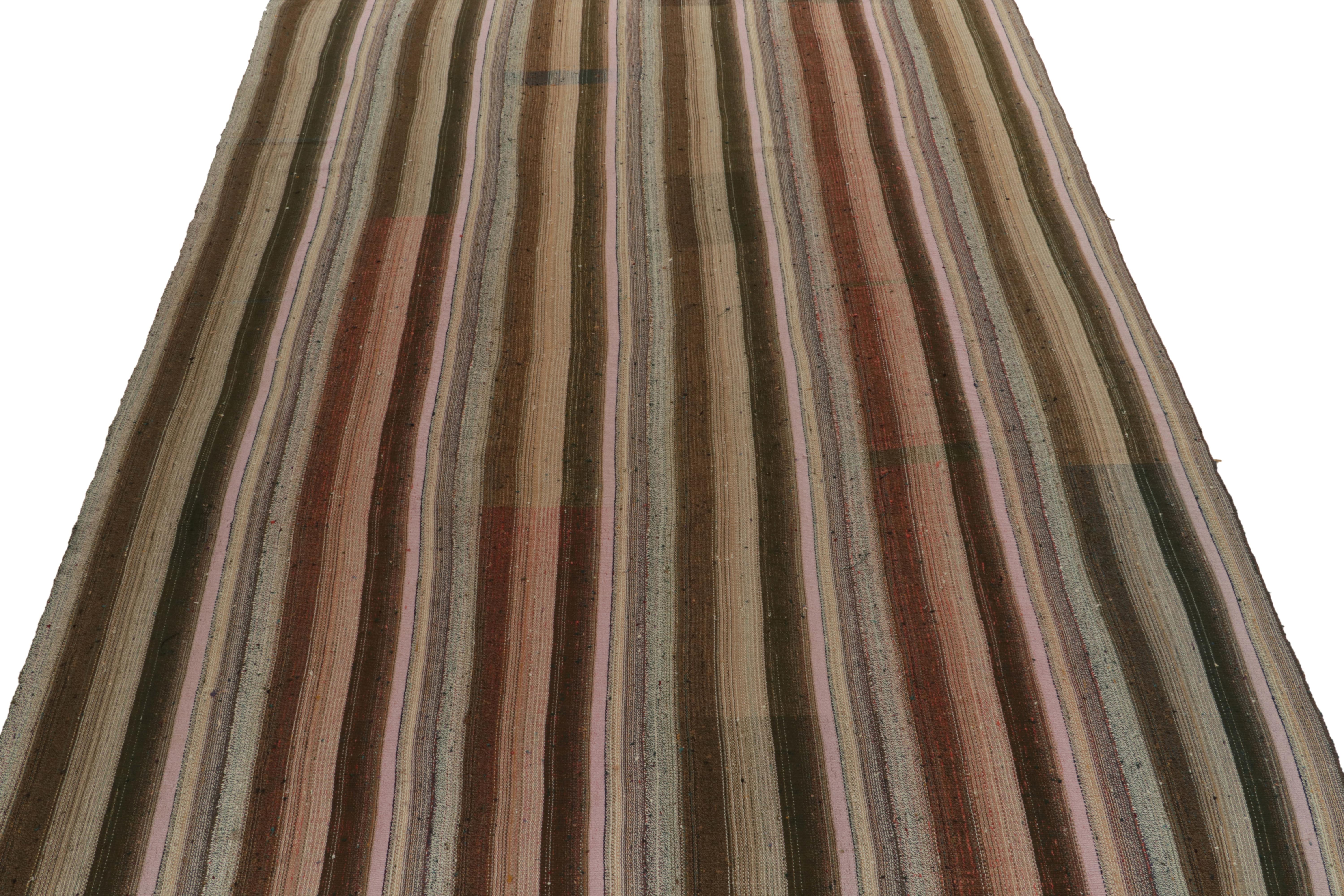Handgewebter türkischer Kelim-Teppich im Vintage-Stil mit gestreiftem Muster von Teppich & Kelim (Türkisch) im Angebot