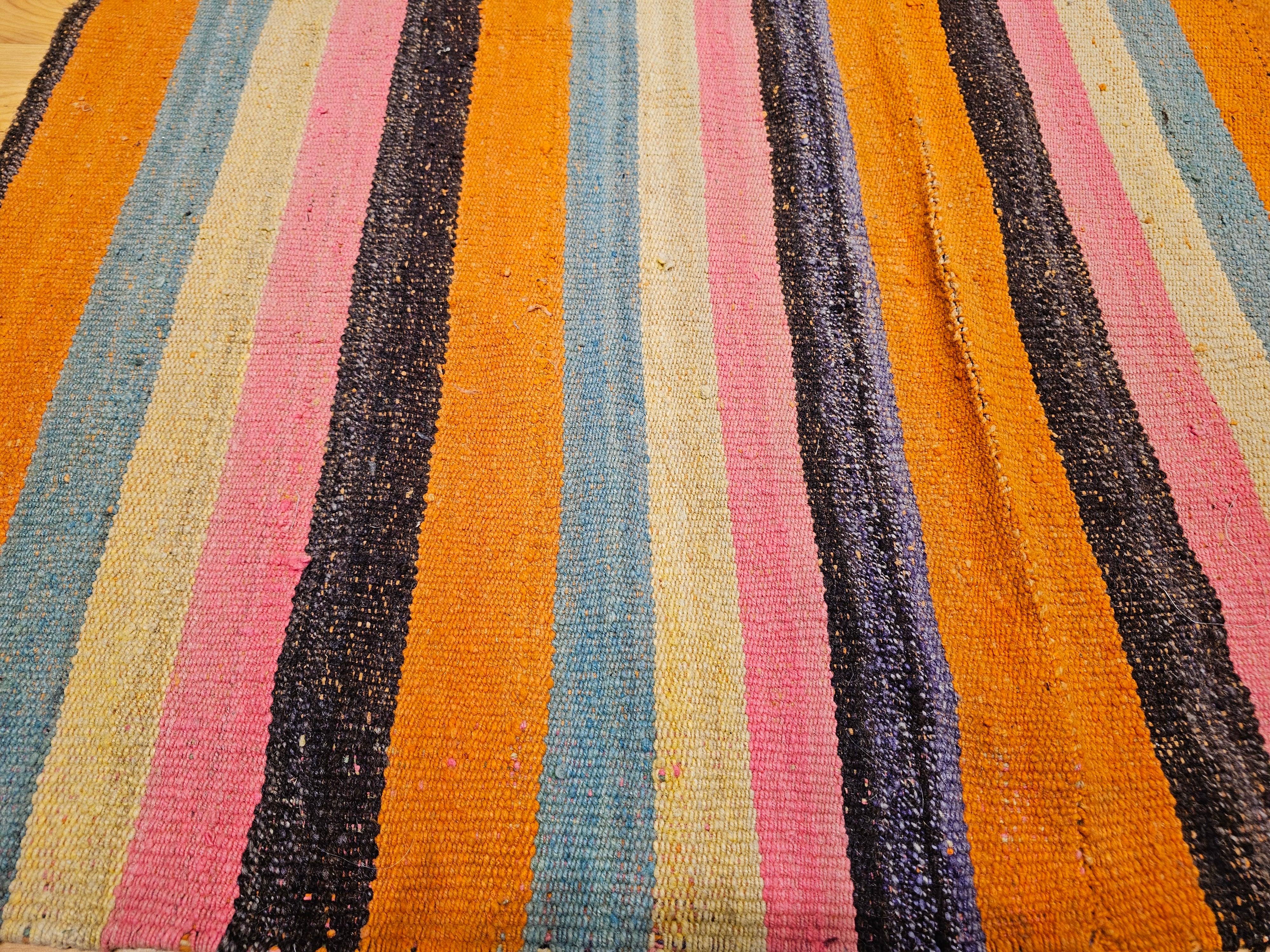 Tintura vegetale Sofrehim turco d'epoca a tessitura piatta con motivo a righe multicolore in vendita