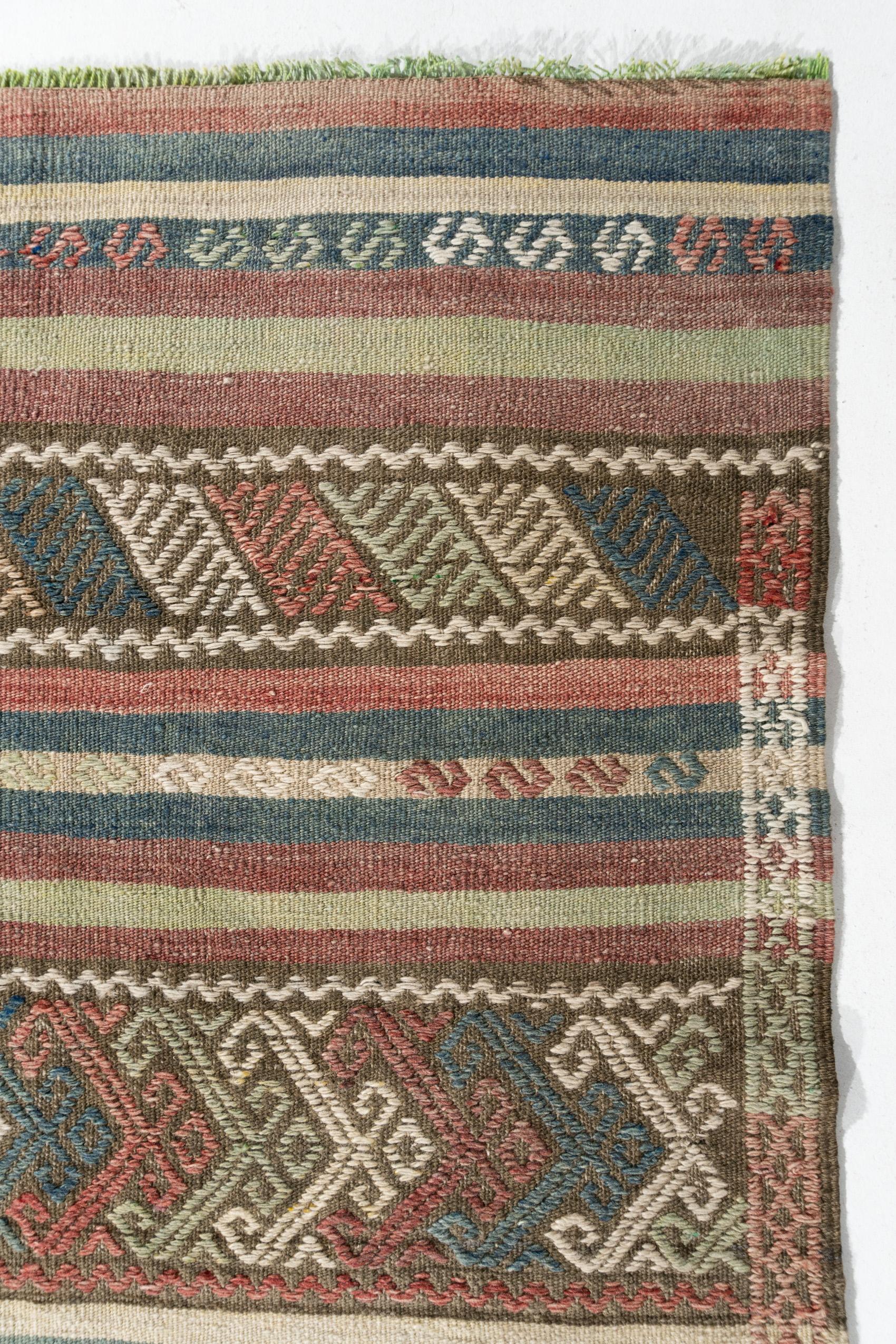 Vintage Turkish Flatweave Jajim Area rug 6'5 X 9'1. The Jajim (cecim) technique is followed in Turkey, Persia and the Caucasus and consists of a plain weave (equal warps and wefts) ground with an added (supplementary) weft pattern. The wefts are