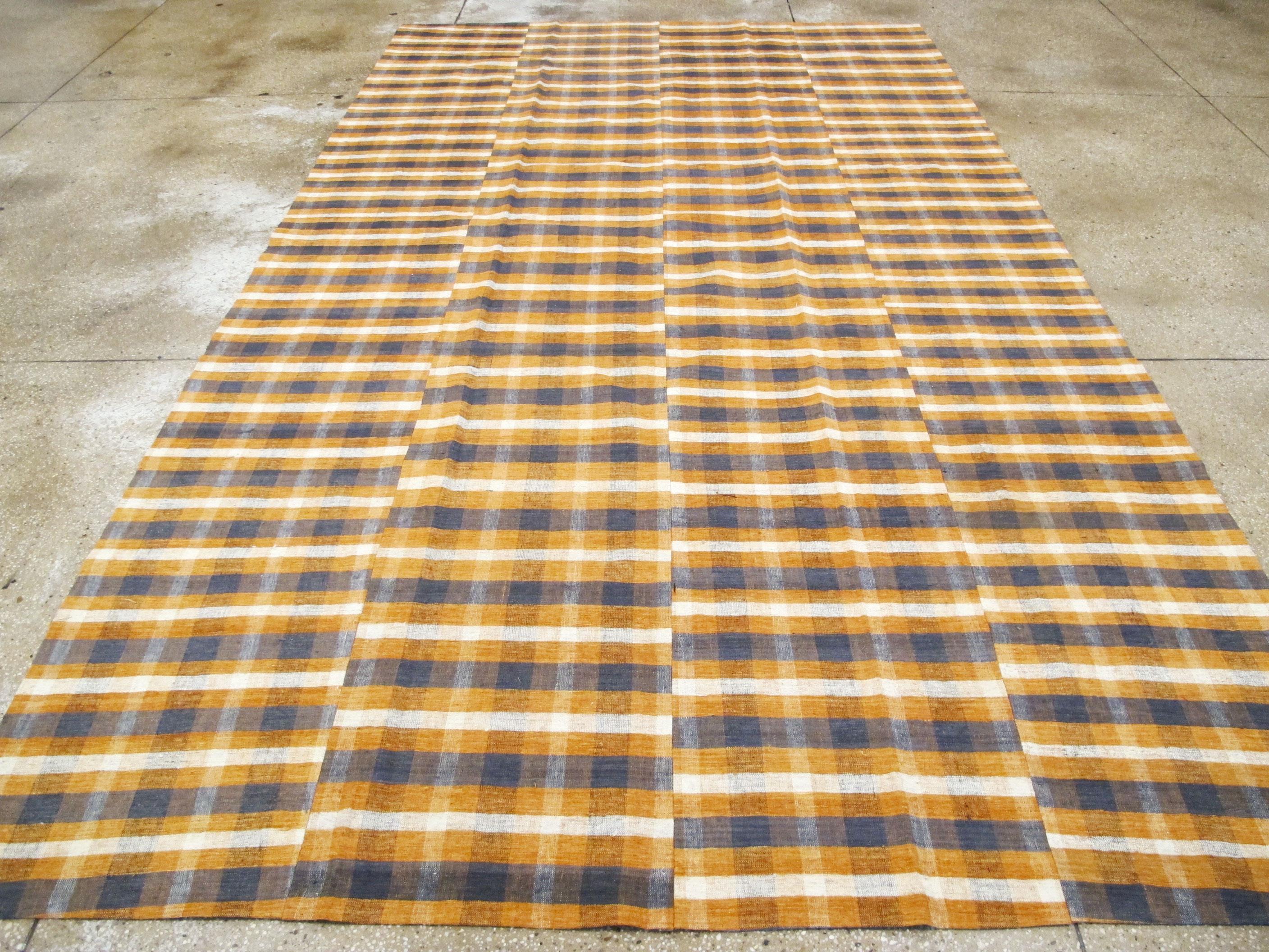 Vintage Turkish Flat-Weave Kilim In Excellent Condition For Sale In New York, NY