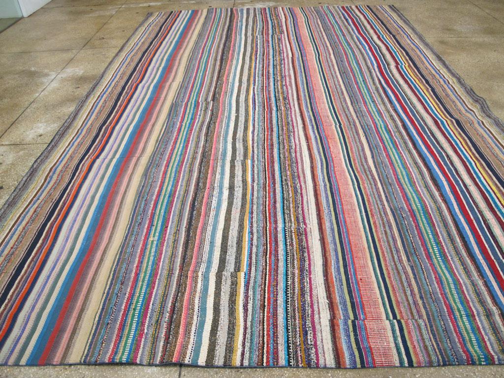 This mid-20th century Turkish flatweave Kilim rug, measuring 9' 7