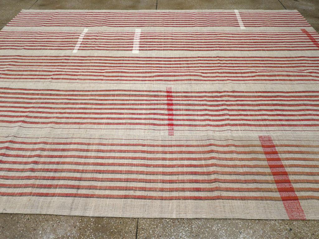 Vintage Turkish Flatweave Kilim Room Size Carpet In Excellent Condition For Sale In New York, NY