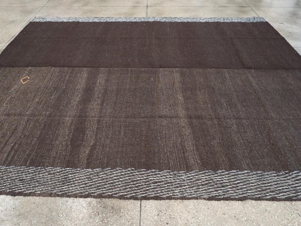 Vintage Turkish Flatweave Kilim Room Size Carpet In Excellent Condition For Sale In New York, NY