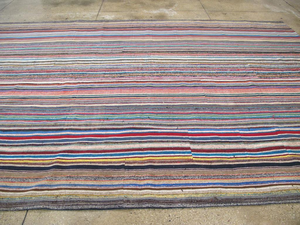 Vintage Turkish Flatweave Kilim Room Size Carpet In Excellent Condition For Sale In New York, NY