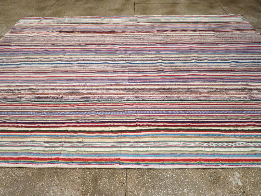 Vintage Turkish Flatweave Kilim Room Size Carpet In Excellent Condition For Sale In New York, NY