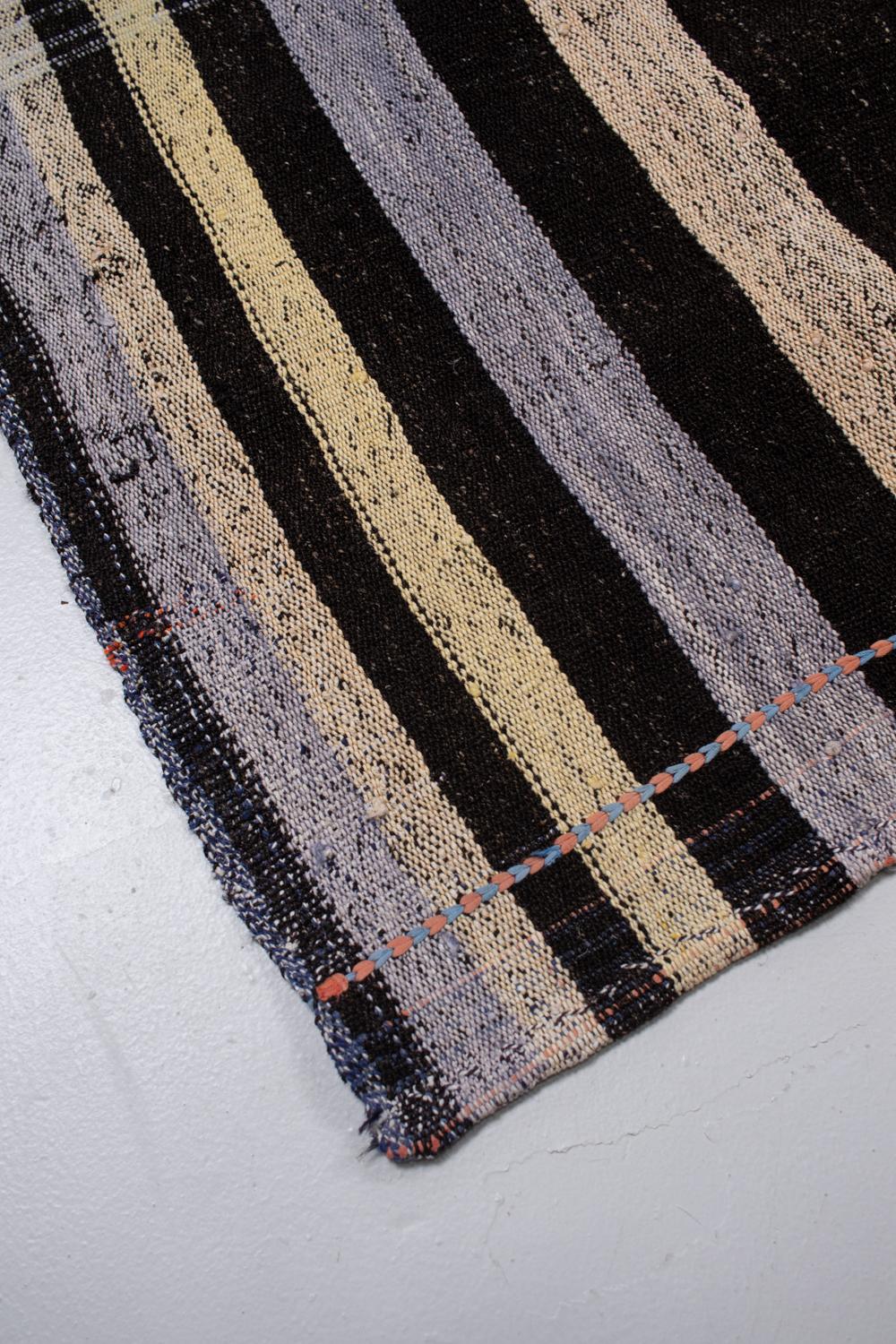 Vintage Turkish Flatweave Kilim Rug In Good Condition For Sale In West Palm Beach, FL