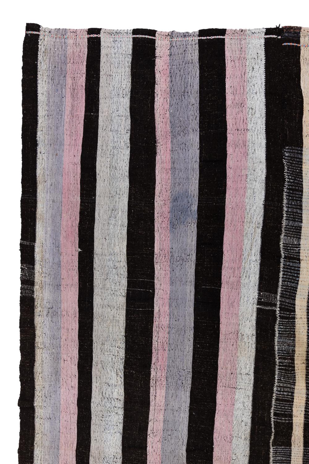 20ième siècle Vieux tapis turc Kilim tissé à plat en vente