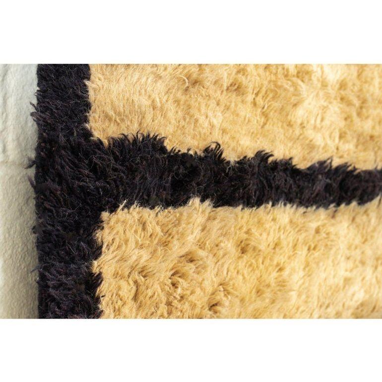 Türkischer Vintage-Stehteppich aus gestreifter, zotteliger Wolle in Beige und Schwarz im Angebot 4