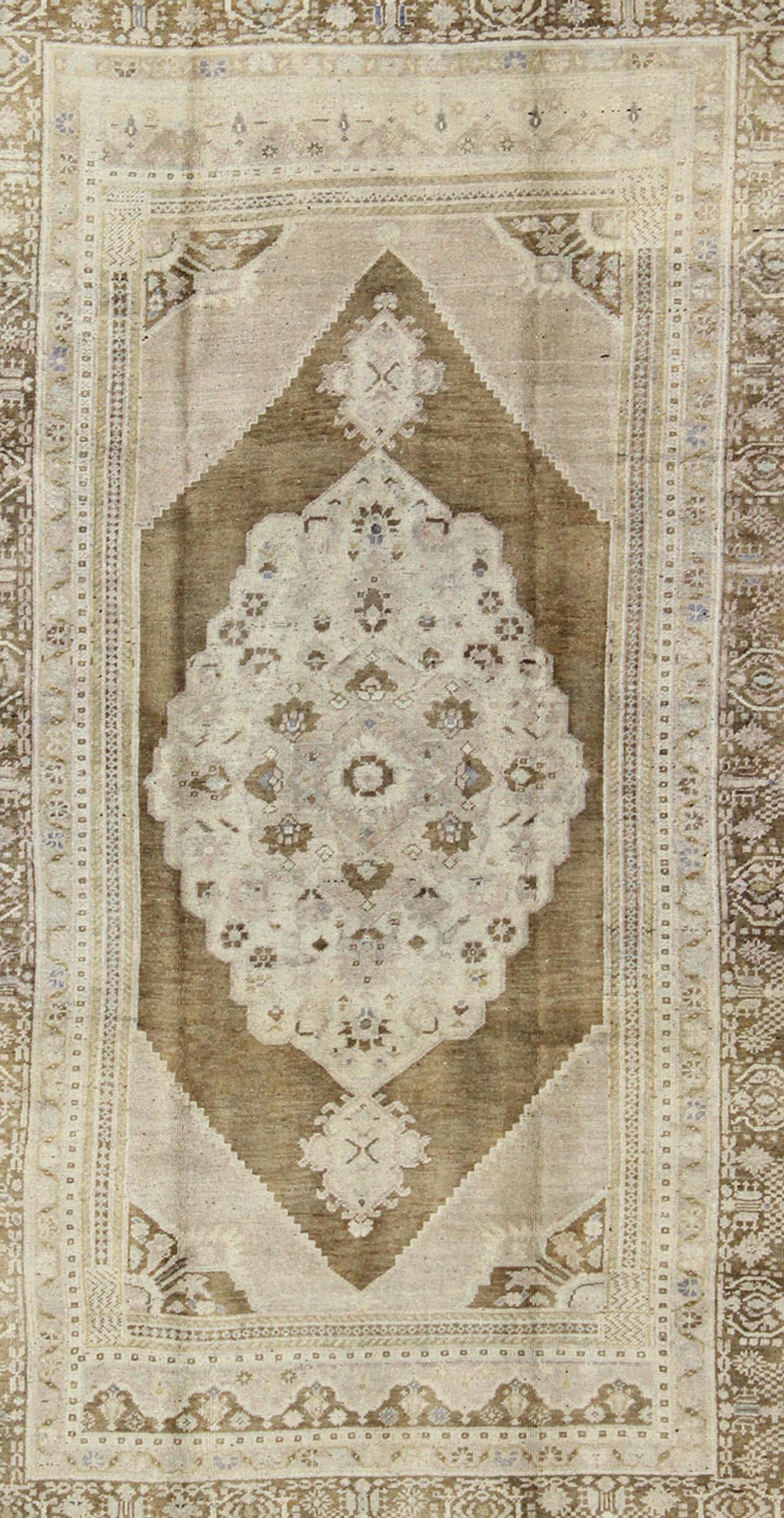 Vintage Turkish Floral Medallion Oushak Rug in Khaki and Brown Tones In Good Condition For Sale In Atlanta, GA