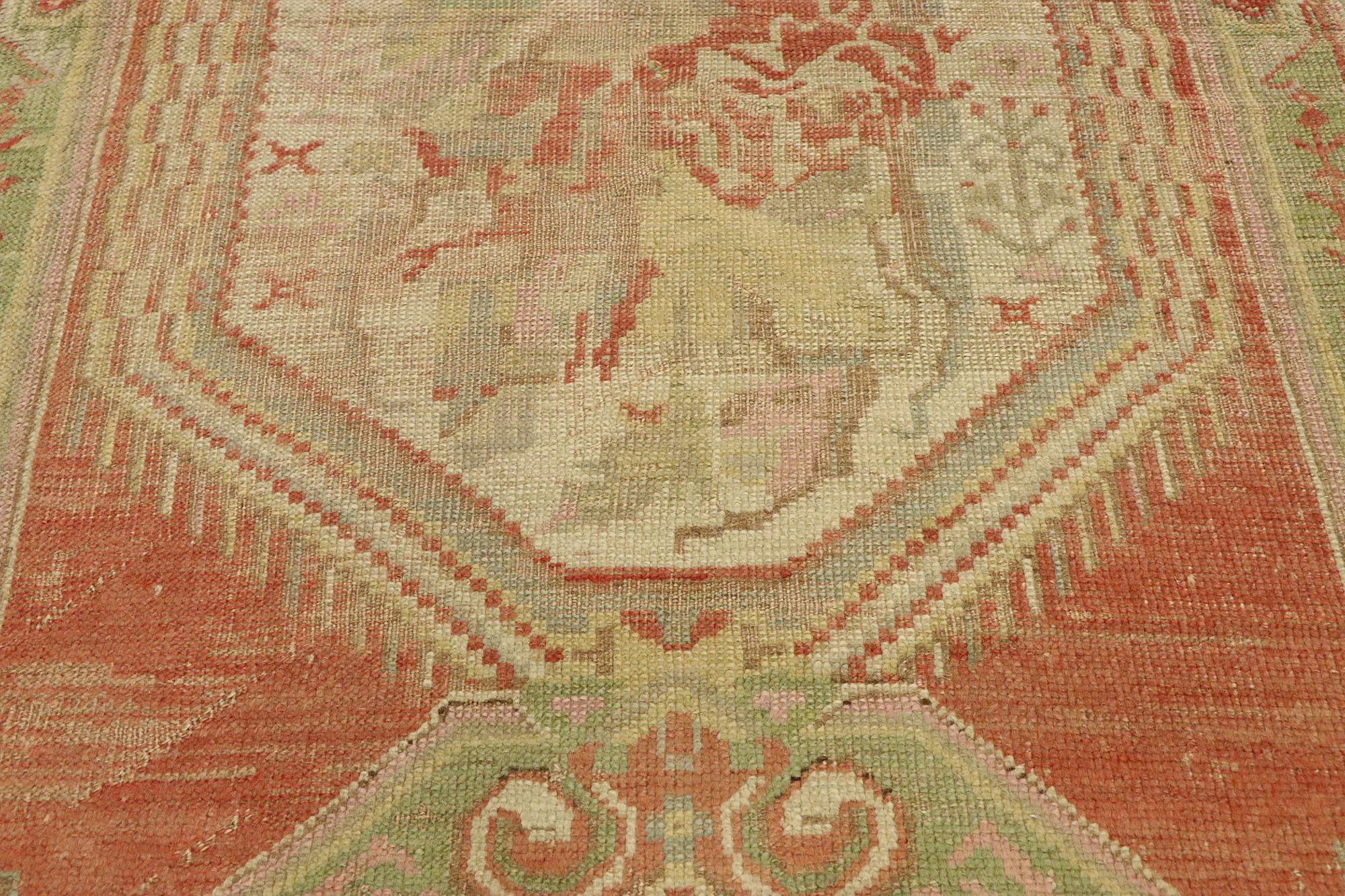 Vintage Turkish Floral Oushak Rug In Good Condition For Sale In Dallas, TX