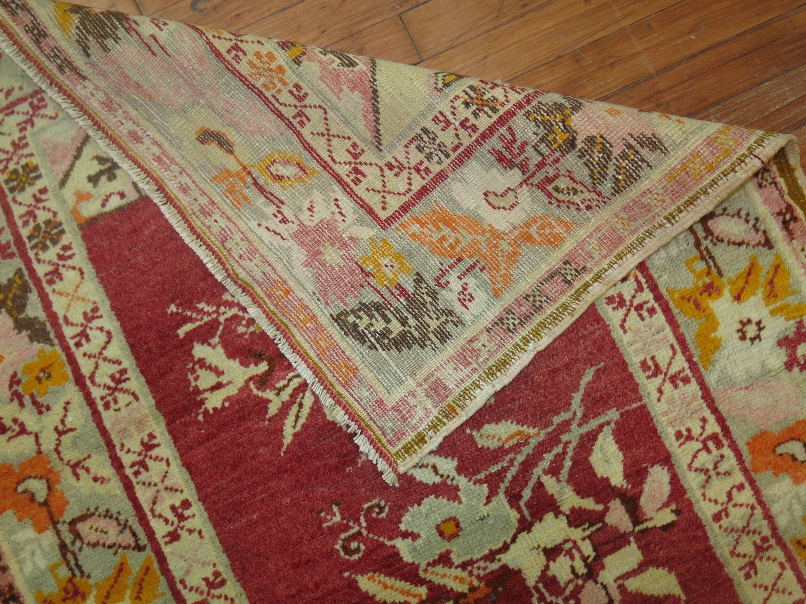 Vintage Turkish Floral Oushak Rug In Excellent Condition In New York, NY